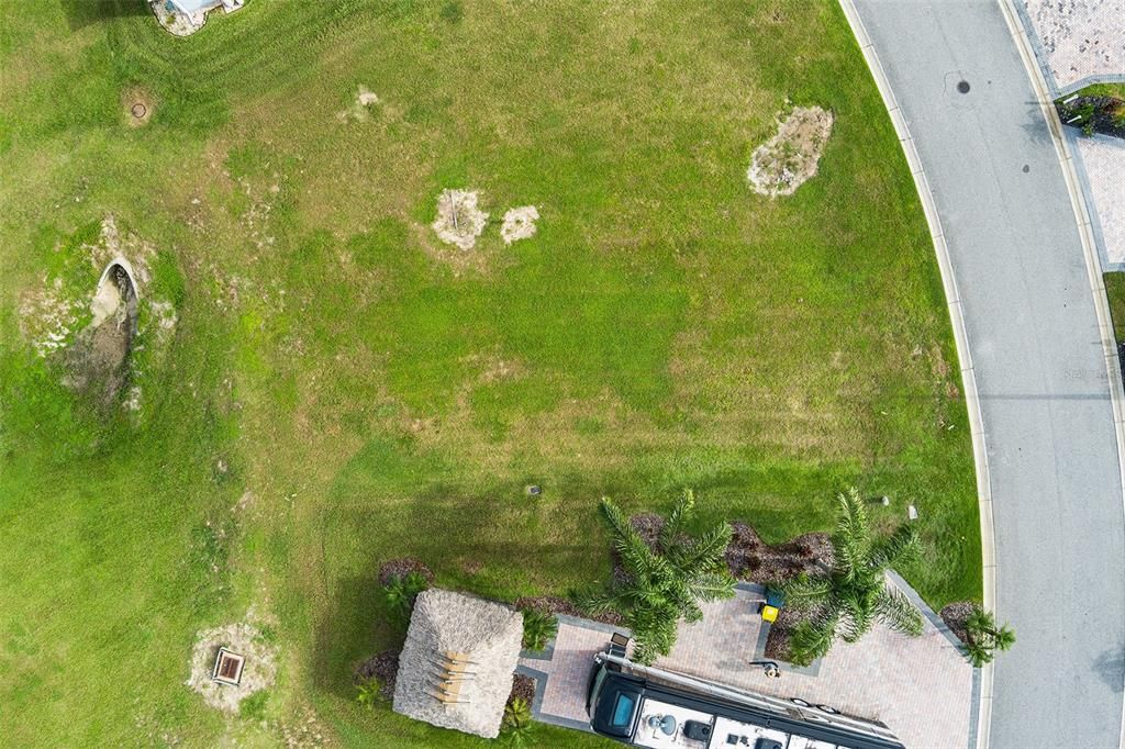 На продажу: $70,000 (0.09 acres)