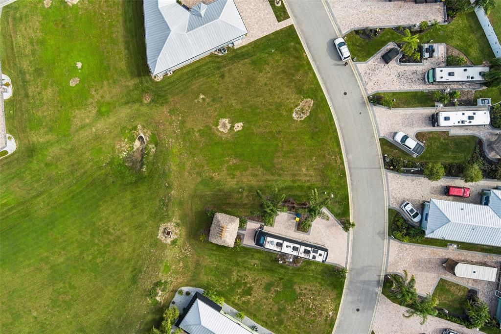 На продажу: $70,000 (0.09 acres)