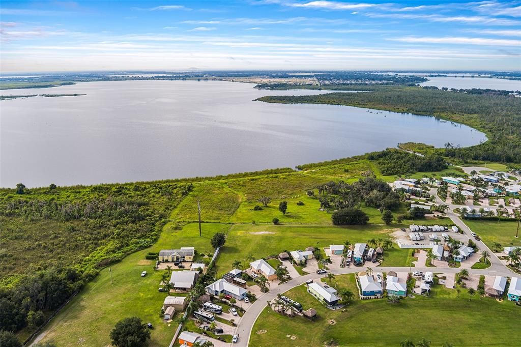 На продажу: $70,000 (0.09 acres)