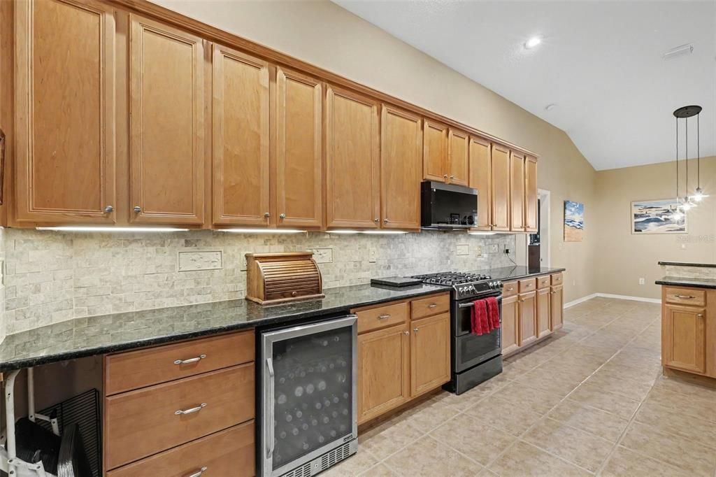 For Sale: $600,000 (4 beds, 3 baths, 2626 Square Feet)