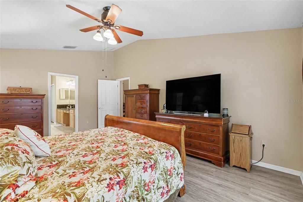 For Sale: $600,000 (4 beds, 3 baths, 2626 Square Feet)