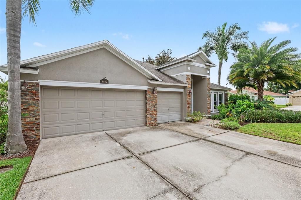 For Sale: $600,000 (4 beds, 3 baths, 2626 Square Feet)