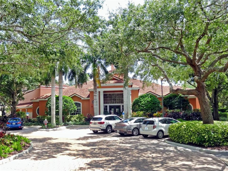For Sale: $146,000 (1 beds, 1 baths, 661 Square Feet)