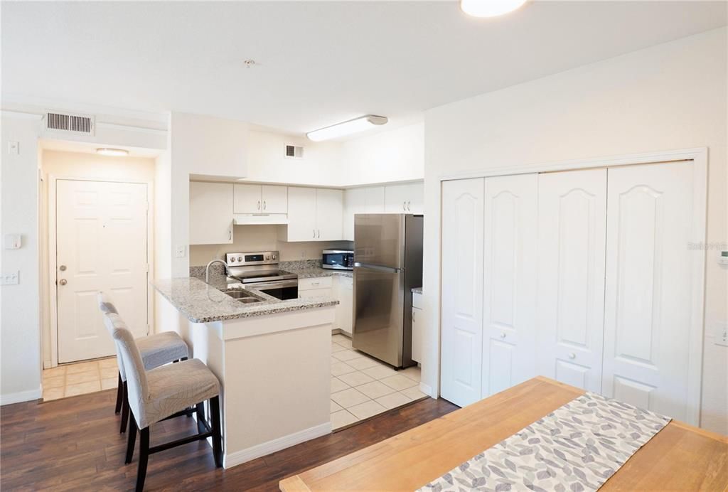 For Sale: $146,000 (1 beds, 1 baths, 661 Square Feet)