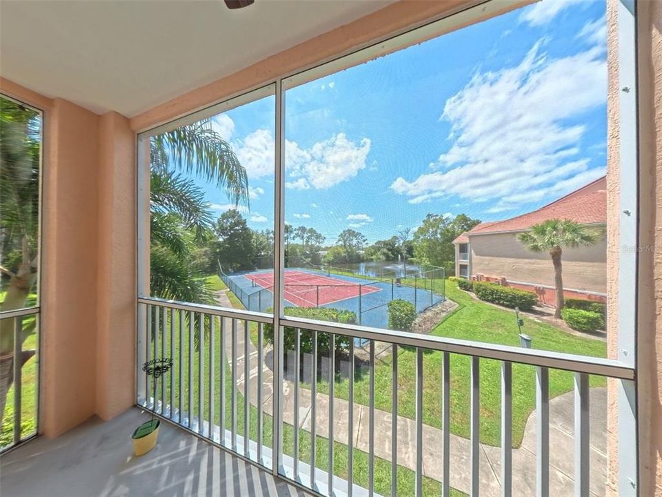 For Sale: $146,000 (1 beds, 1 baths, 661 Square Feet)
