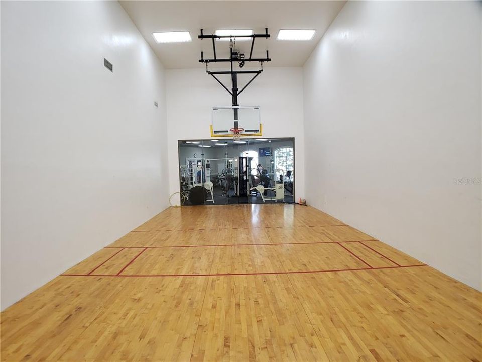 For Sale: $146,000 (1 beds, 1 baths, 661 Square Feet)