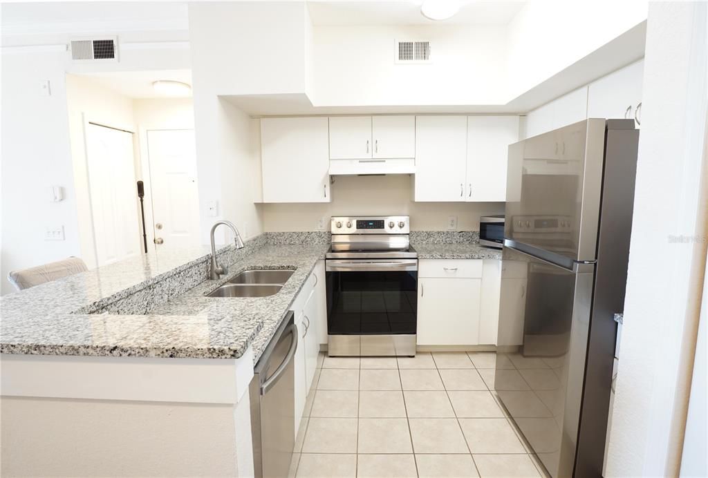 For Sale: $146,000 (1 beds, 1 baths, 661 Square Feet)