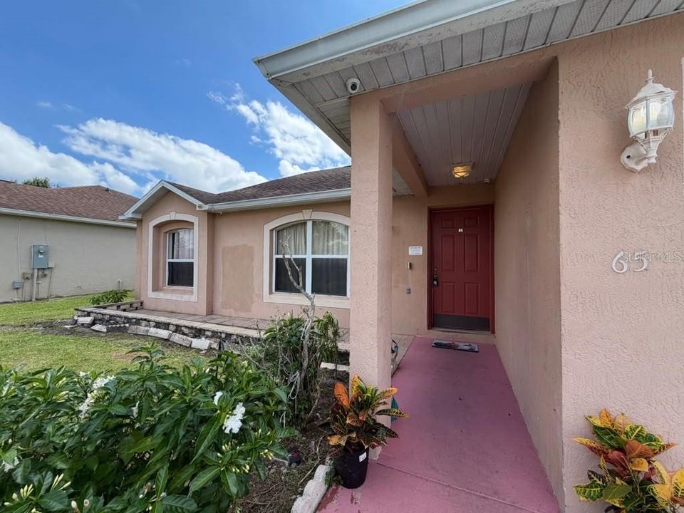 For Rent: $2,000 (4 beds, 2 baths, 1652 Square Feet)
