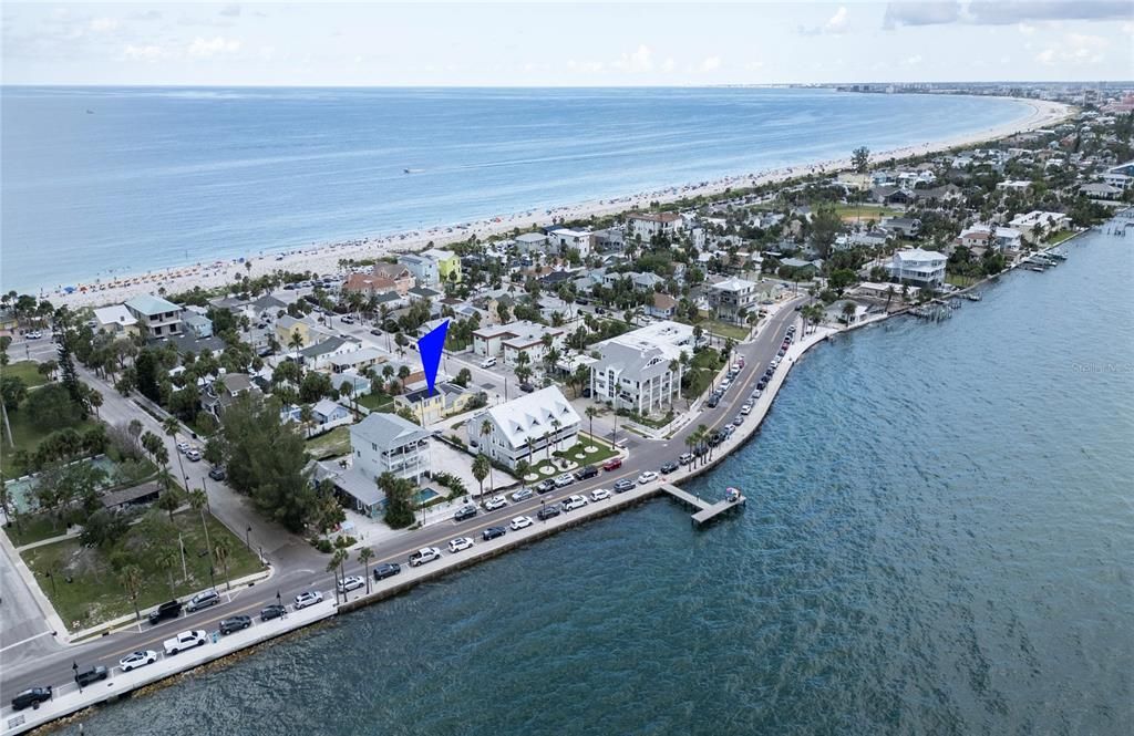 En Venta: $1,600,000 (5 camas, 3 baños, 2088 Pies cuadrados)