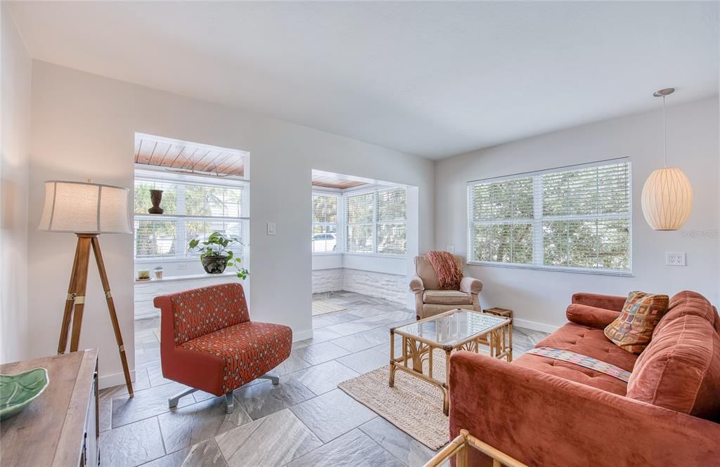 En Venta: $1,600,000 (5 camas, 3 baños, 2088 Pies cuadrados)