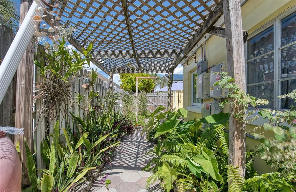 En Venta: $1,600,000 (5 camas, 3 baños, 2088 Pies cuadrados)