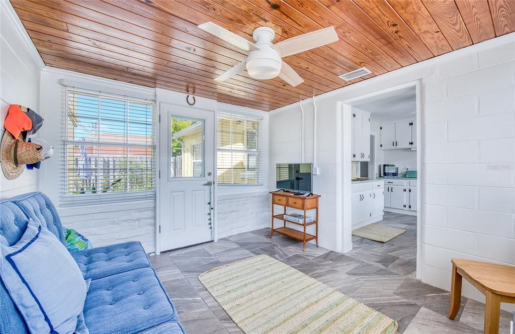 En Venta: $1,600,000 (5 camas, 3 baños, 2088 Pies cuadrados)