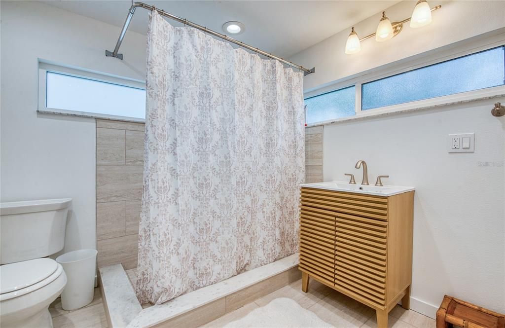 En Venta: $1,600,000 (5 camas, 3 baños, 2088 Pies cuadrados)