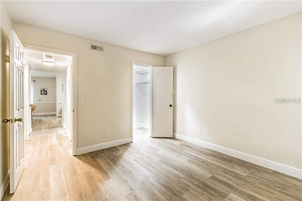 For Rent: $1,900 (2 beds, 1 baths, 818 Square Feet)
