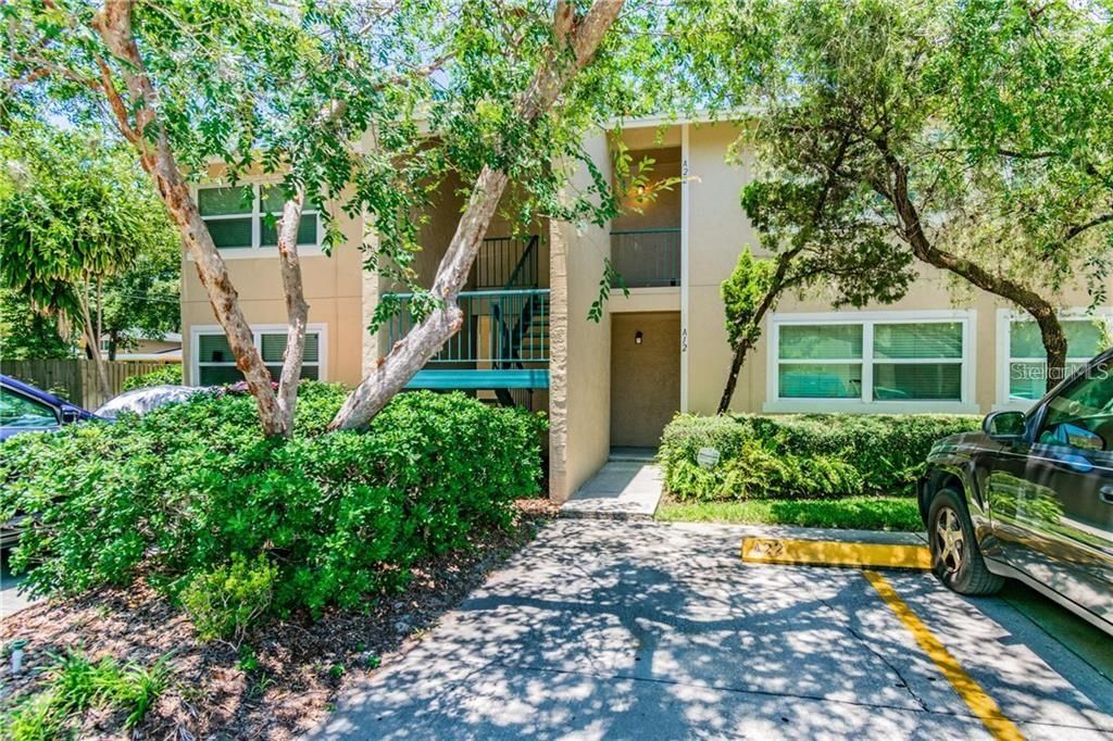 For Rent: $1,900 (2 beds, 1 baths, 818 Square Feet)