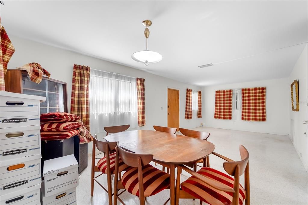 For Sale: $249,900 (3 beds, 2 baths, 1188 Square Feet)