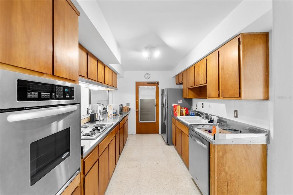 For Sale: $249,900 (3 beds, 2 baths, 1188 Square Feet)