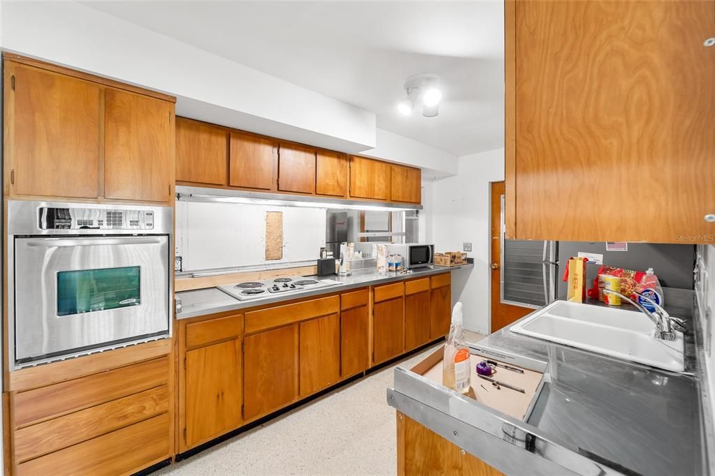 For Sale: $249,900 (3 beds, 2 baths, 1188 Square Feet)