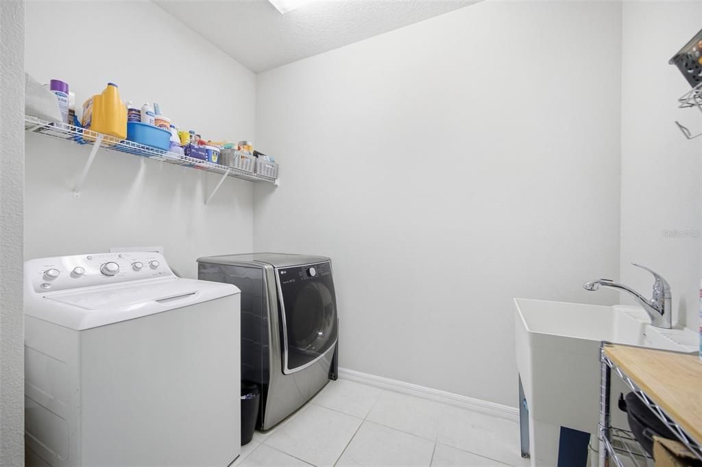 En Venta: $595,000 (4 camas, 2 baños, 2847 Pies cuadrados)