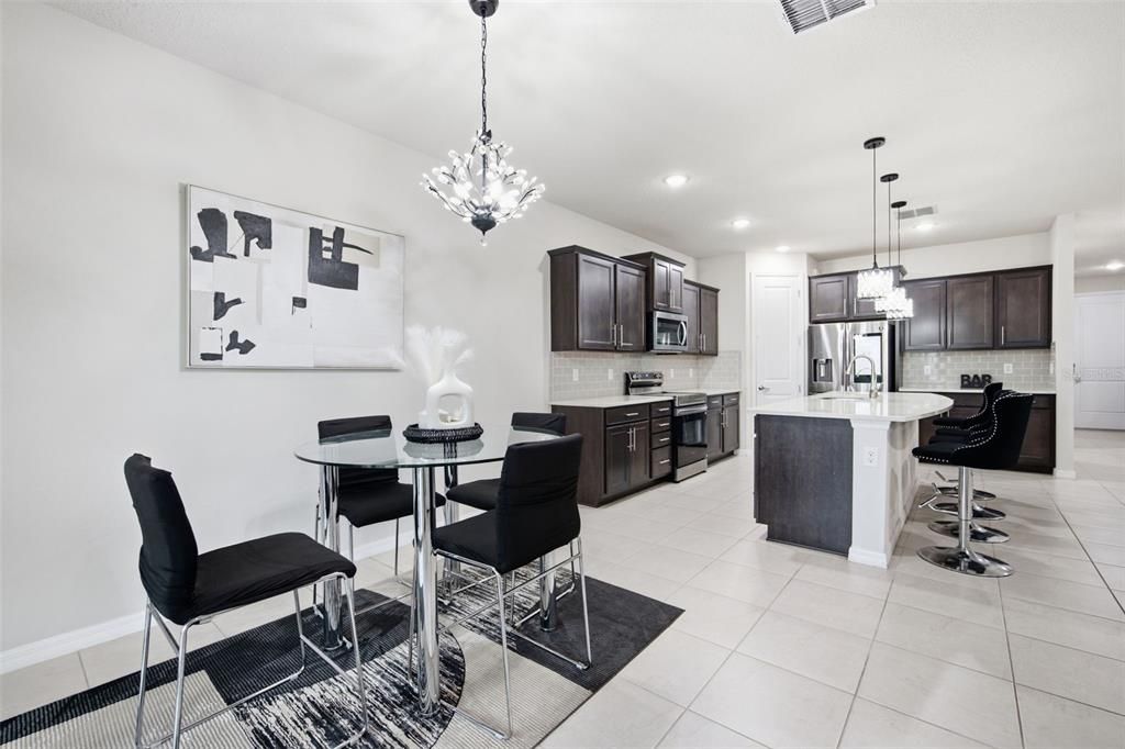 En Venta: $595,000 (4 camas, 2 baños, 2847 Pies cuadrados)