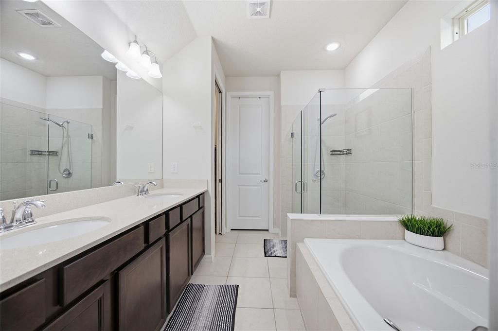 En Venta: $595,000 (4 camas, 2 baños, 2847 Pies cuadrados)