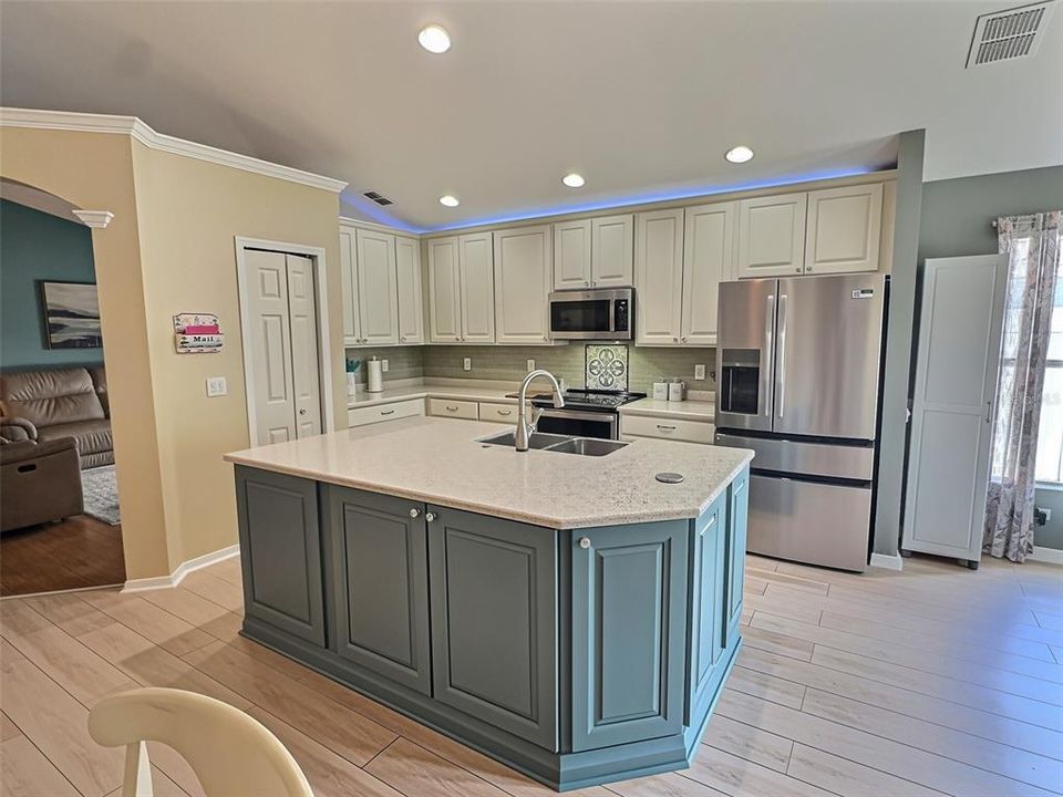 : $425,000 (4 beds, 2 baths, 2022 Square Feet)