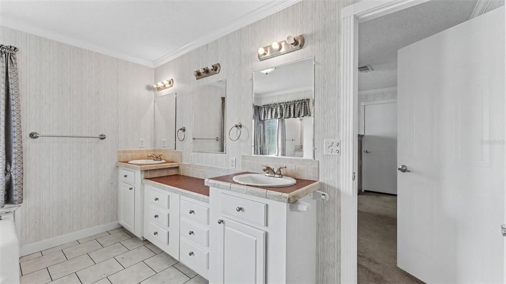 For Sale: $474,900 (3 beds, 2 baths, 1456 Square Feet)