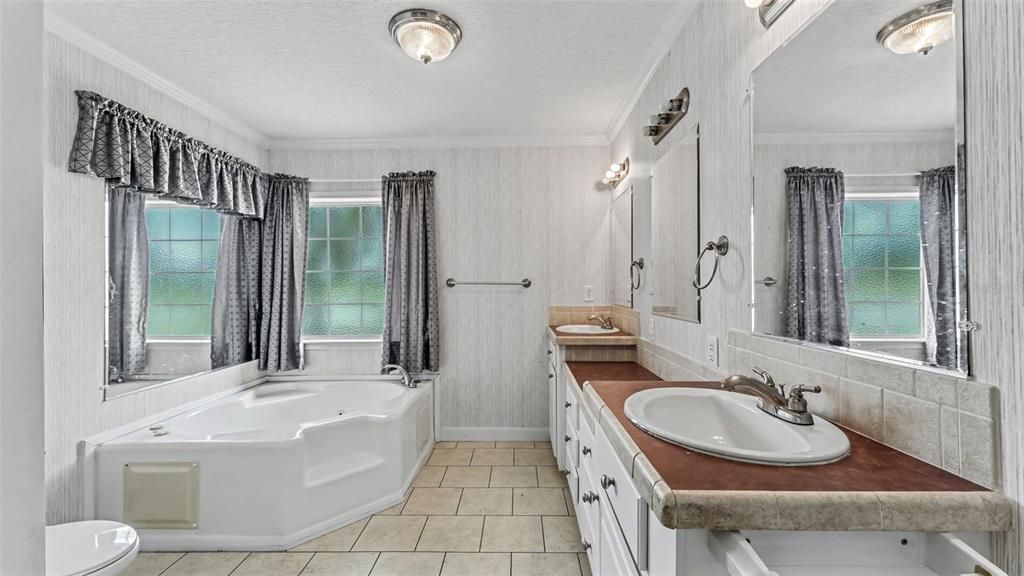 For Sale: $474,900 (3 beds, 2 baths, 1456 Square Feet)
