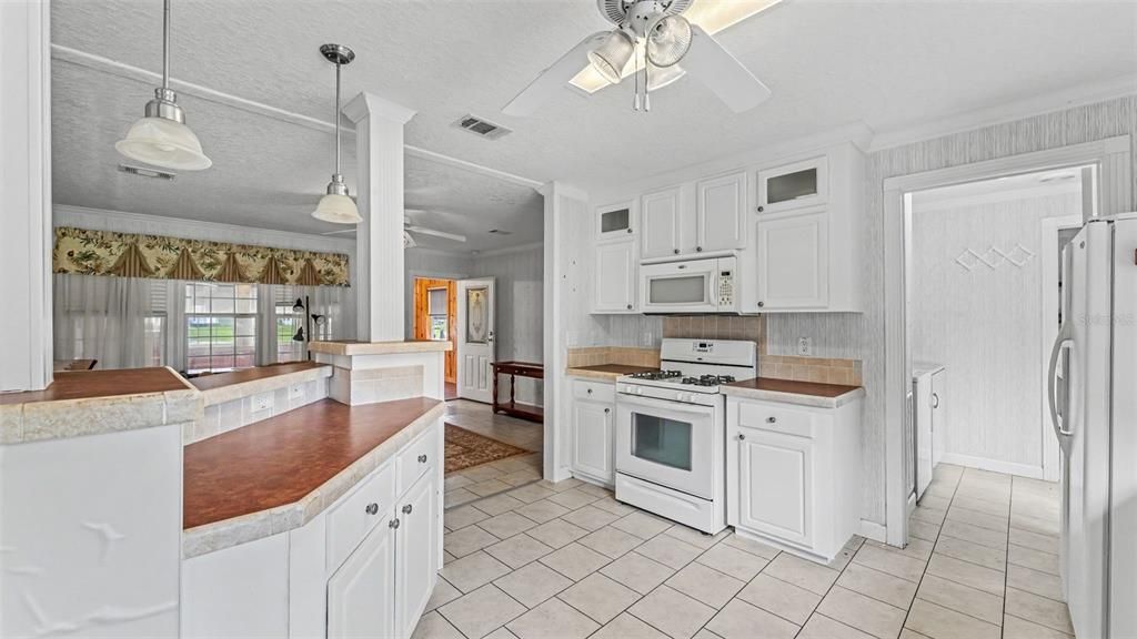 For Sale: $474,900 (3 beds, 2 baths, 1456 Square Feet)