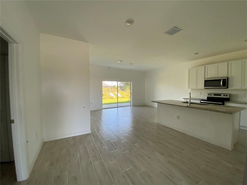 For Rent: $1,495 (3 beds, 2 baths, 1244 Square Feet)