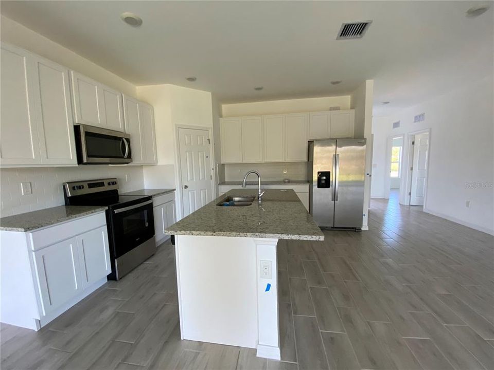 For Rent: $1,495 (3 beds, 2 baths, 1244 Square Feet)