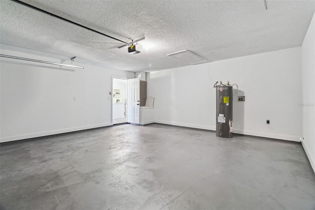 For Sale: $300,000 (3 beds, 2 baths, 1068 Square Feet)