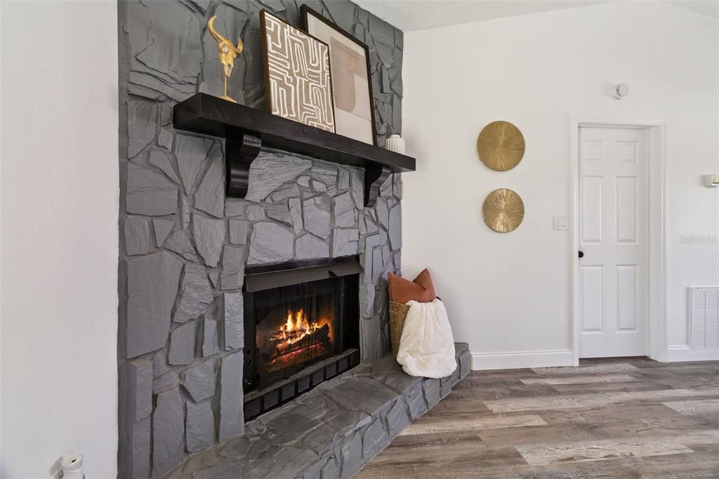 For Sale: $300,000 (3 beds, 2 baths, 1068 Square Feet)