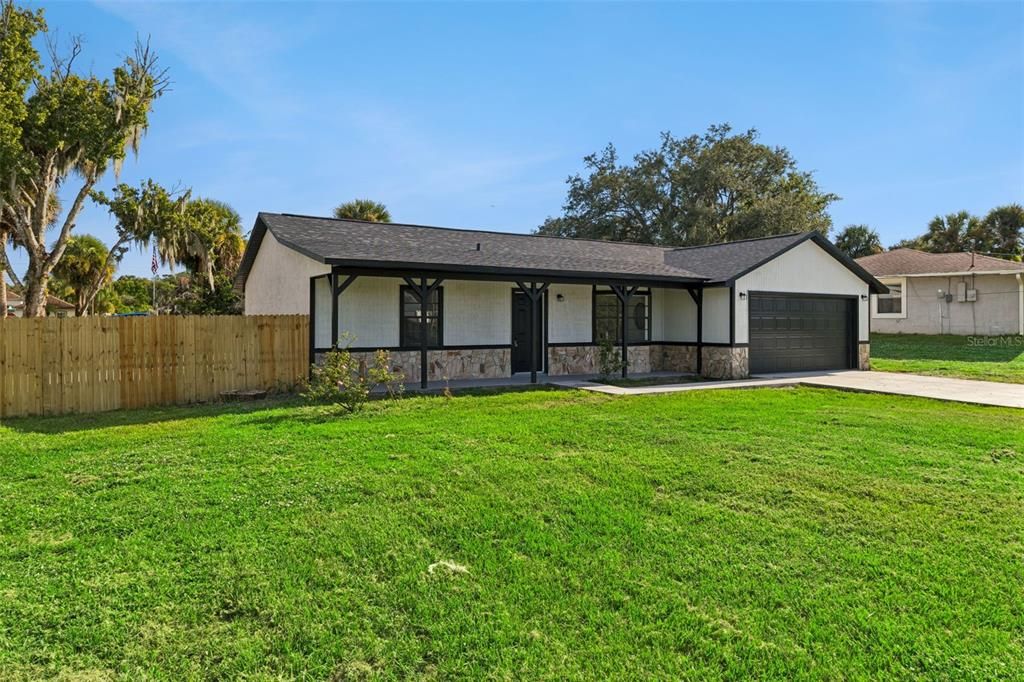 For Sale: $300,000 (3 beds, 2 baths, 1068 Square Feet)