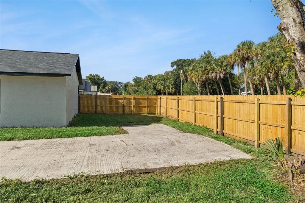 For Sale: $300,000 (3 beds, 2 baths, 1068 Square Feet)