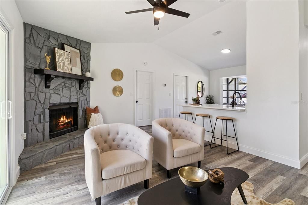 For Sale: $300,000 (3 beds, 2 baths, 1068 Square Feet)