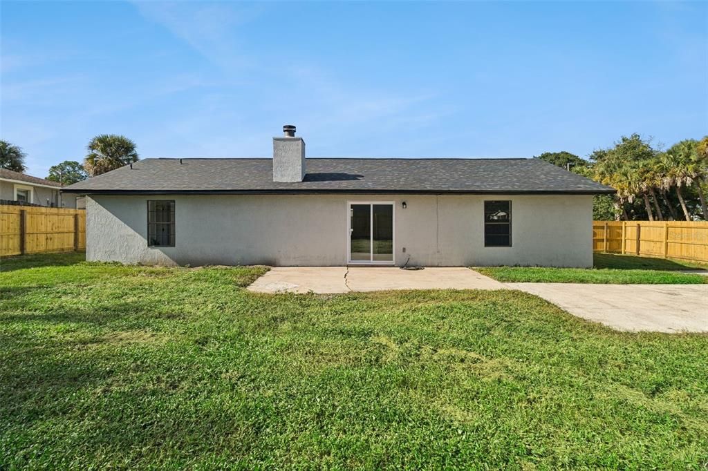 For Sale: $300,000 (3 beds, 2 baths, 1068 Square Feet)