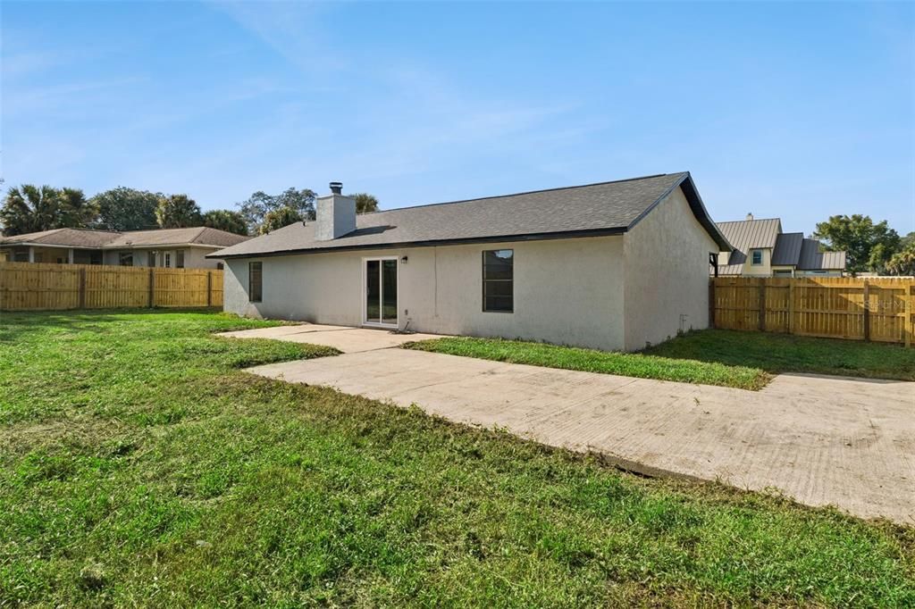 For Sale: $300,000 (3 beds, 2 baths, 1068 Square Feet)