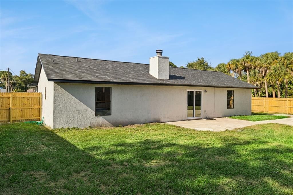 For Sale: $300,000 (3 beds, 2 baths, 1068 Square Feet)