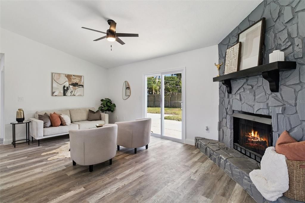 For Sale: $300,000 (3 beds, 2 baths, 1068 Square Feet)