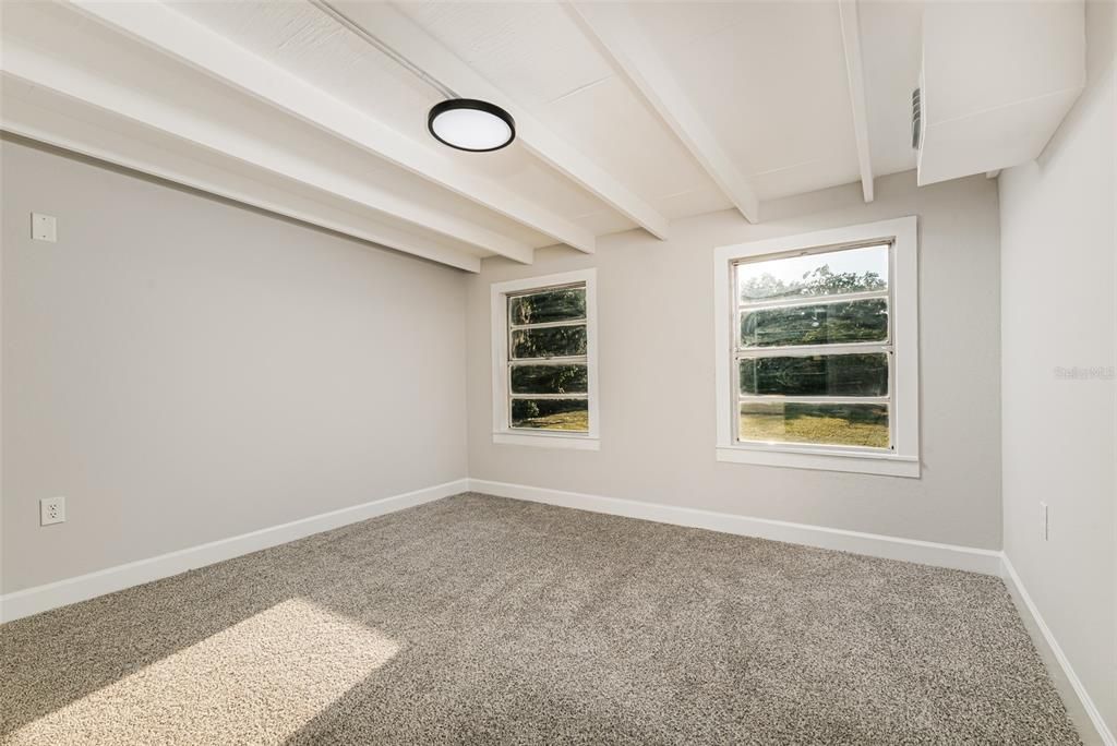 На продажу: $239,950 (3 спален, 2 ванн, 1334 Квадратных фут)