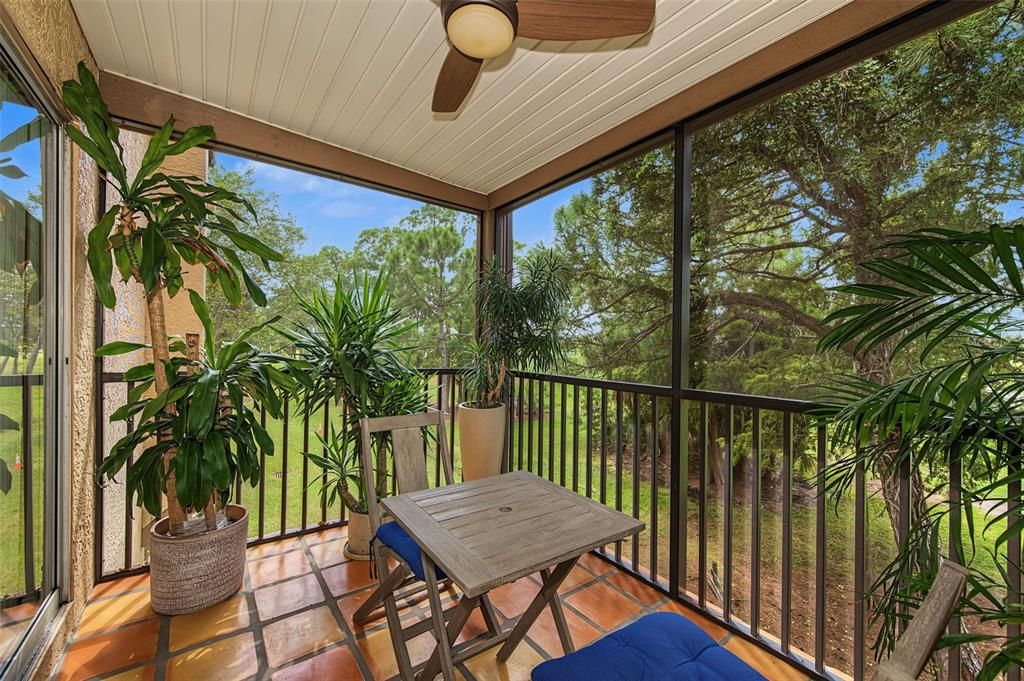 For Sale: $159,900 (1 beds, 1 baths, 721 Square Feet)