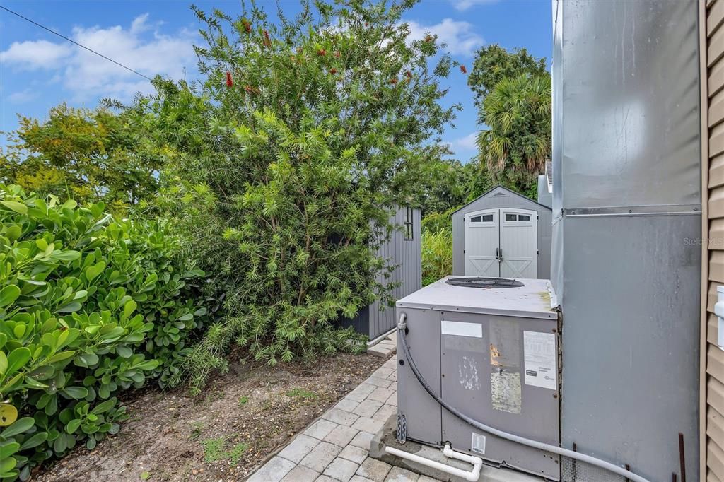 На продажу: $279,900 (2 спален, 2 ванн, 735 Квадратных фут)