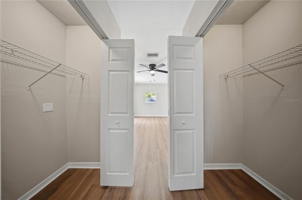 На продажу: $199,900 (3 спален, 1 ванн, 1102 Квадратных фут)