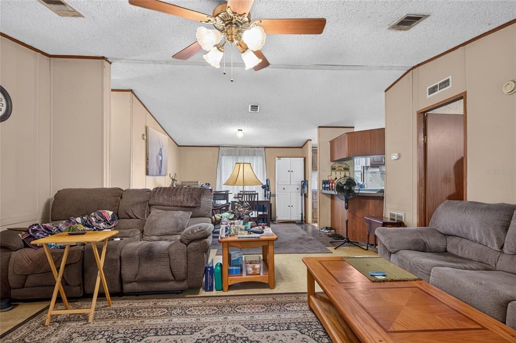 For Sale: $149,990 (3 beds, 2 baths, 1248 Square Feet)