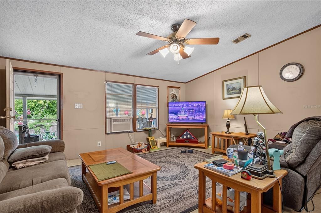 For Sale: $149,990 (3 beds, 2 baths, 1248 Square Feet)