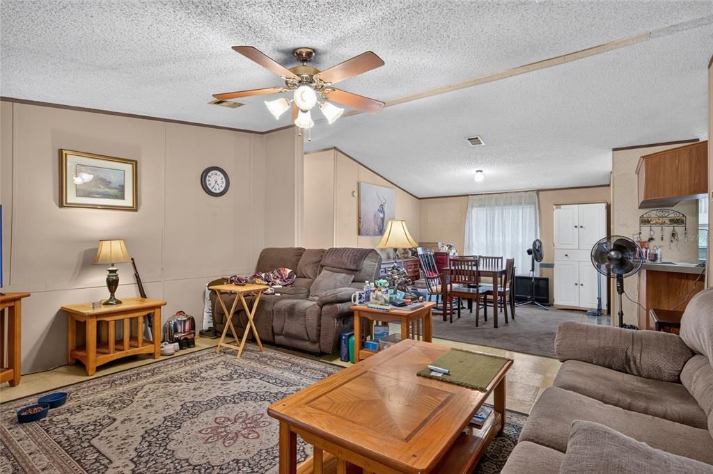For Sale: $149,990 (3 beds, 2 baths, 1248 Square Feet)