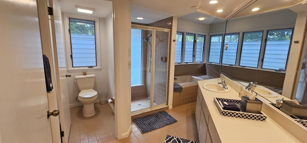 For Sale: $419,900 (2 beds, 2 baths, 1764 Square Feet)