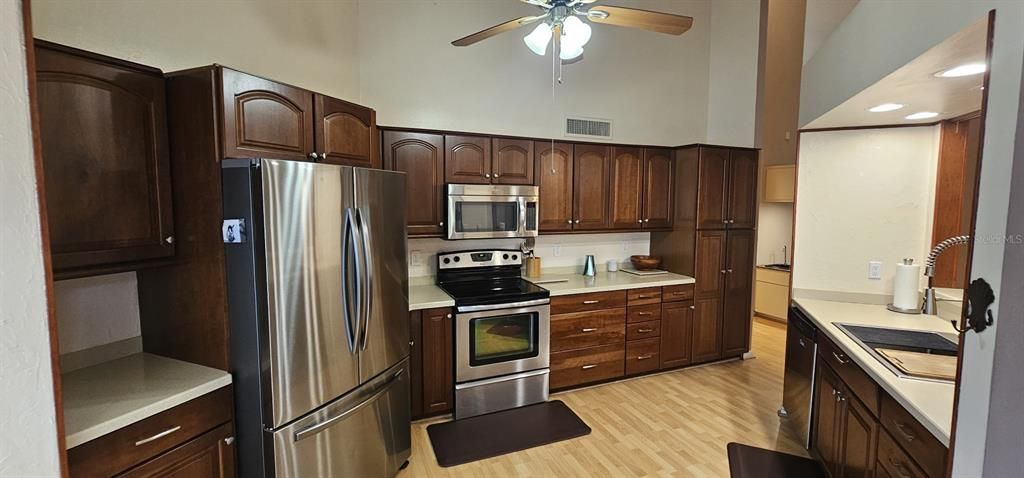 For Sale: $419,900 (2 beds, 2 baths, 1764 Square Feet)