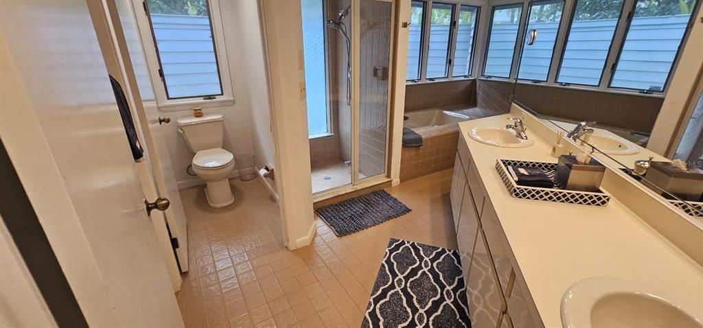 For Sale: $419,900 (2 beds, 2 baths, 1764 Square Feet)